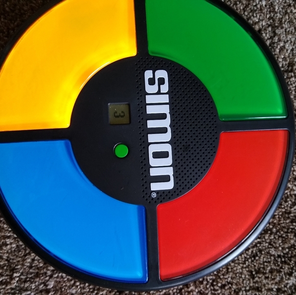 HASBRO SIMON Classic Electronic Memory Game toy - Picture 3 of 3